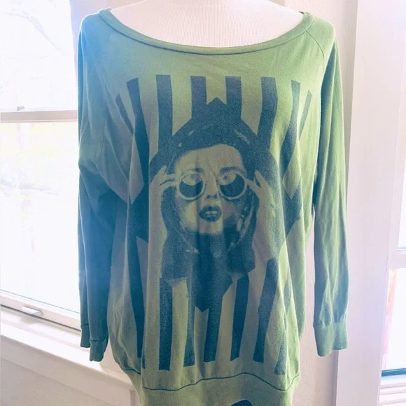 Green Graphic Relaxed Sweatshirt - Picture 2 of 4